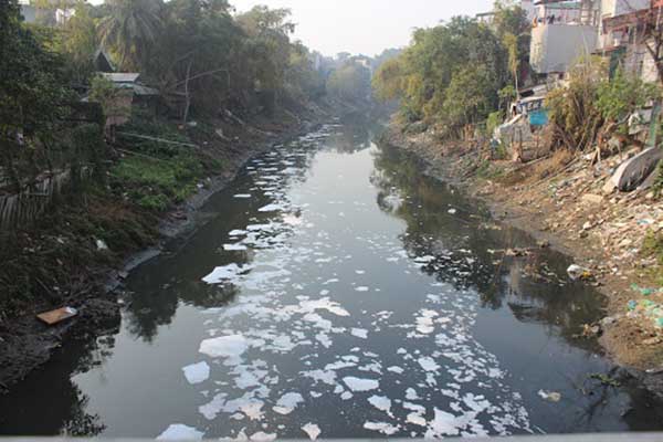 Ô nhiễm nước sông Nhuệ tại TP Hà Nội